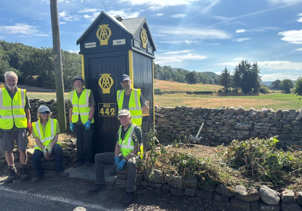 Volunteers at the AA Box 442